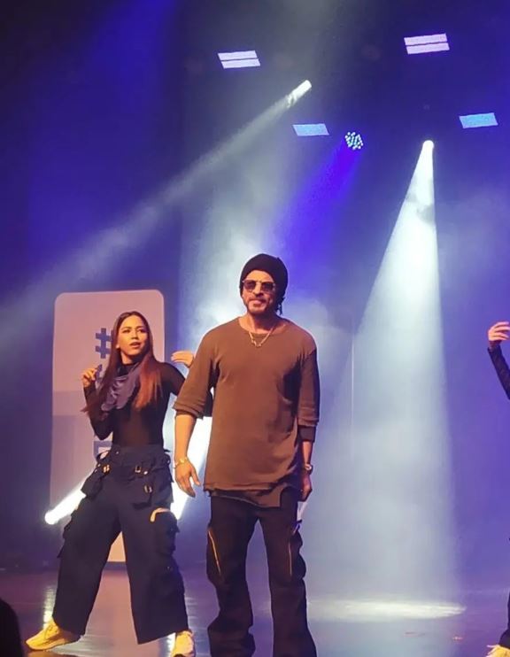 Shah Rukh Khan smoking